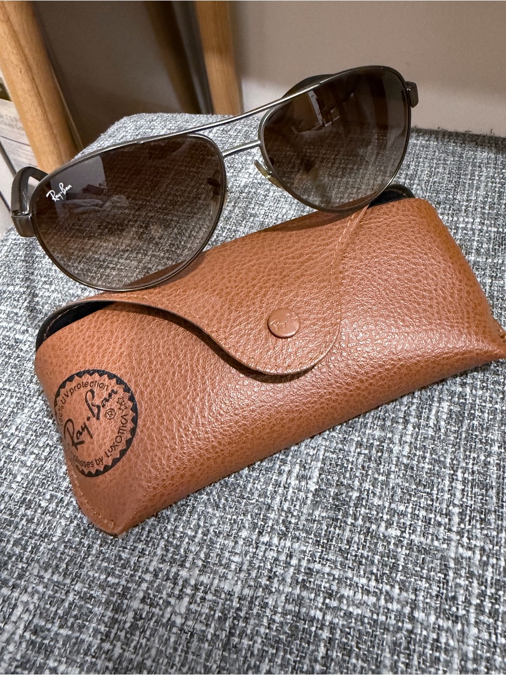 Ray-Ban Brown Gradient Aviator Shades Unisex 59mm